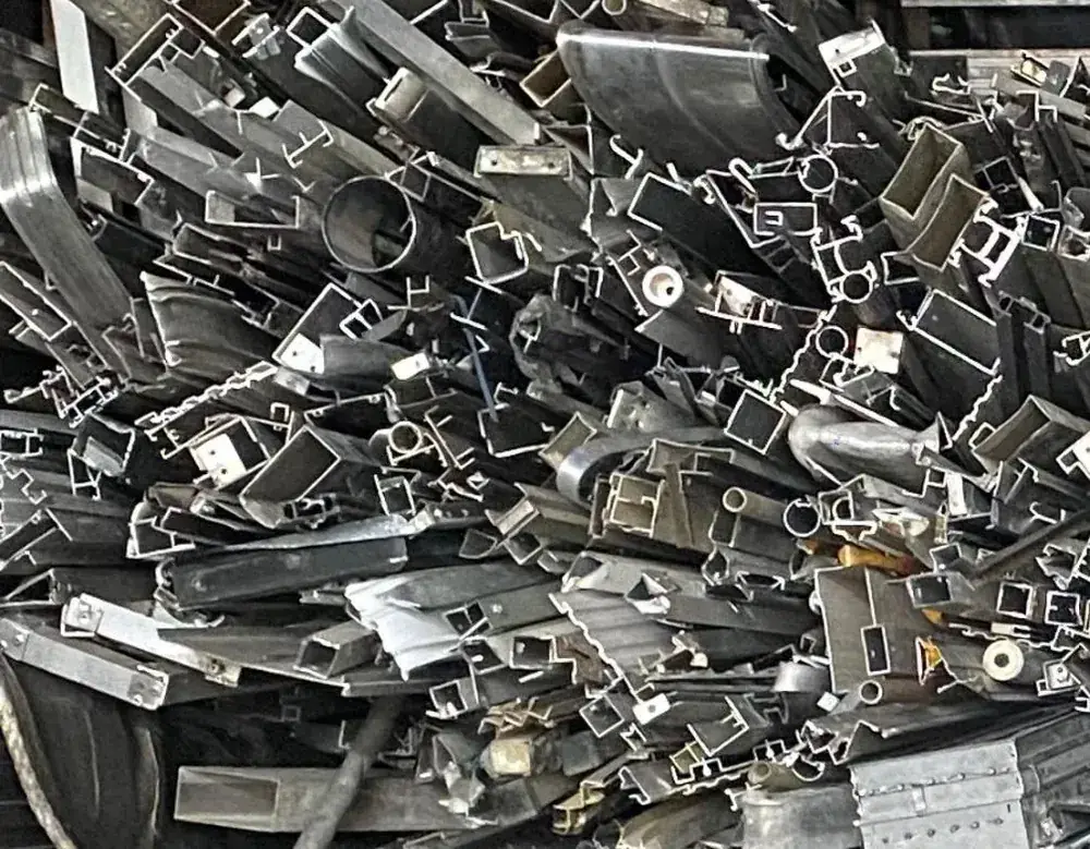 Chatarra de aluminio en bodega